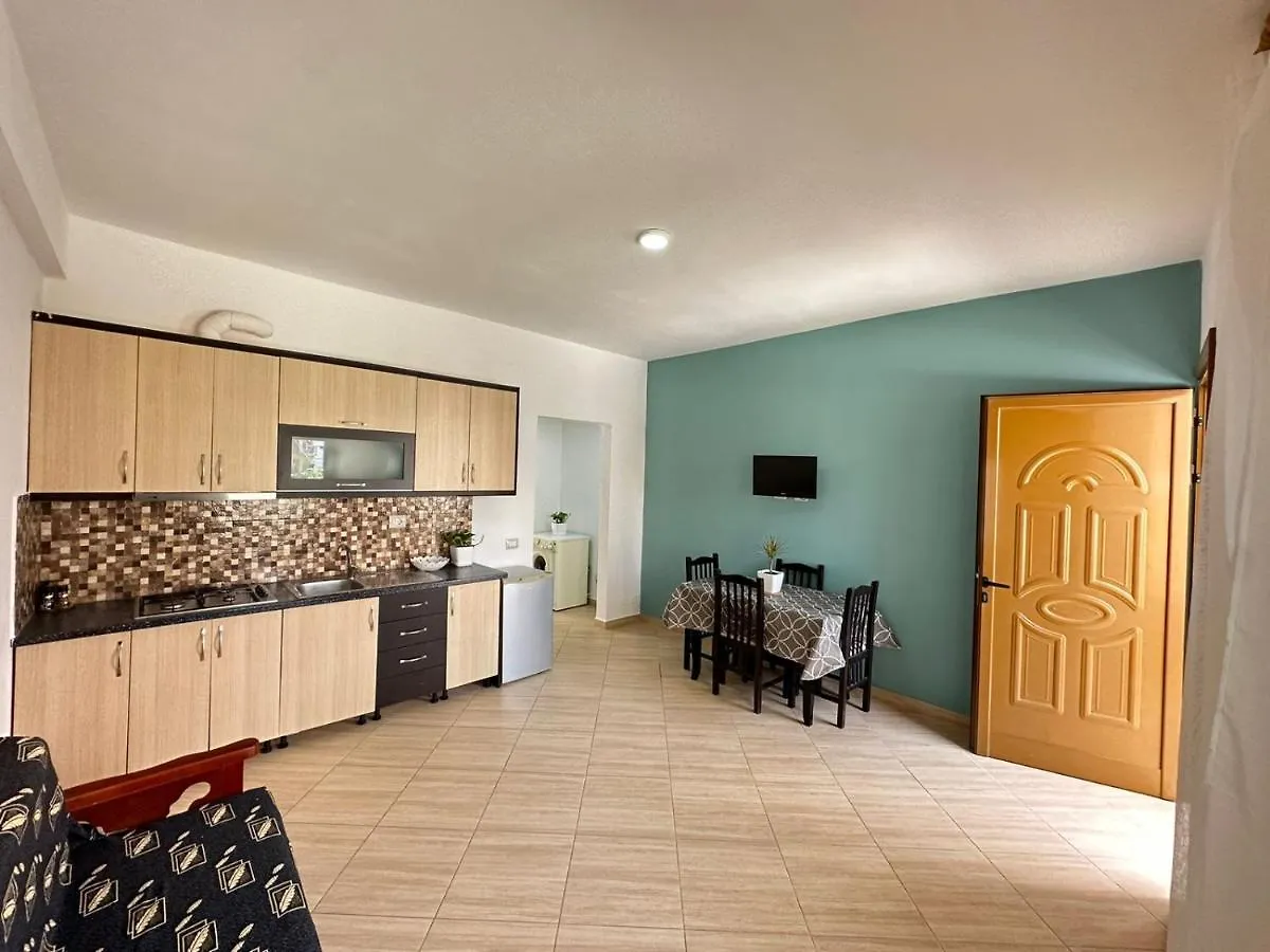 Vlora Villa With Private Parking Влёра
